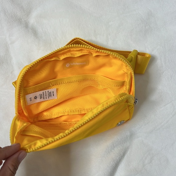 NWT Lululemon Wear everywhere Belt Bag - Picture 4 of 4